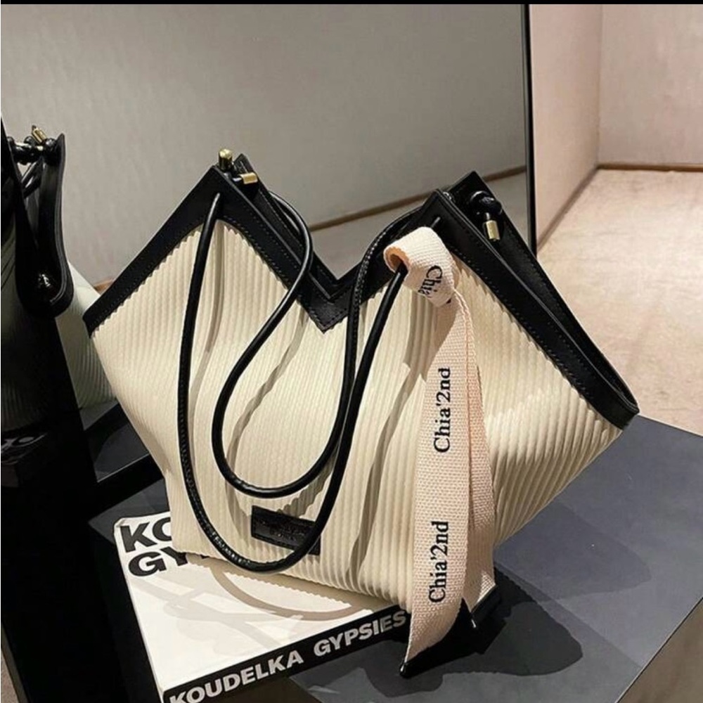 Cream and Black Women's Shoulder Bag - Picture 3 of 8